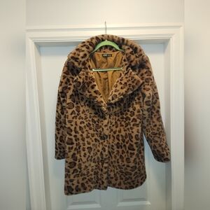 Softest ever light weight leopard jacket.